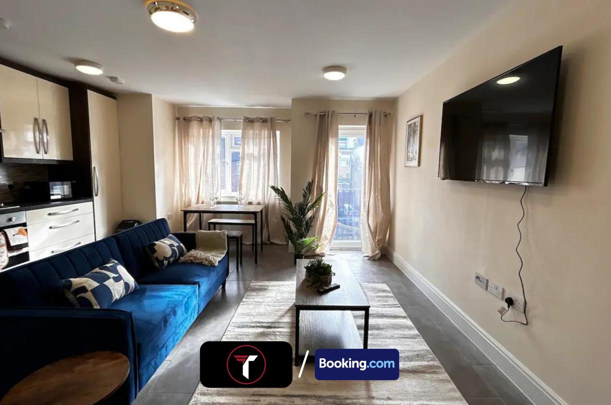 Stylish 2 Bedroom Flat By Tara Stays Short Lets & Serviced Accommodation Watford With Free Parking & Nearby Warner Studios 외부 사진