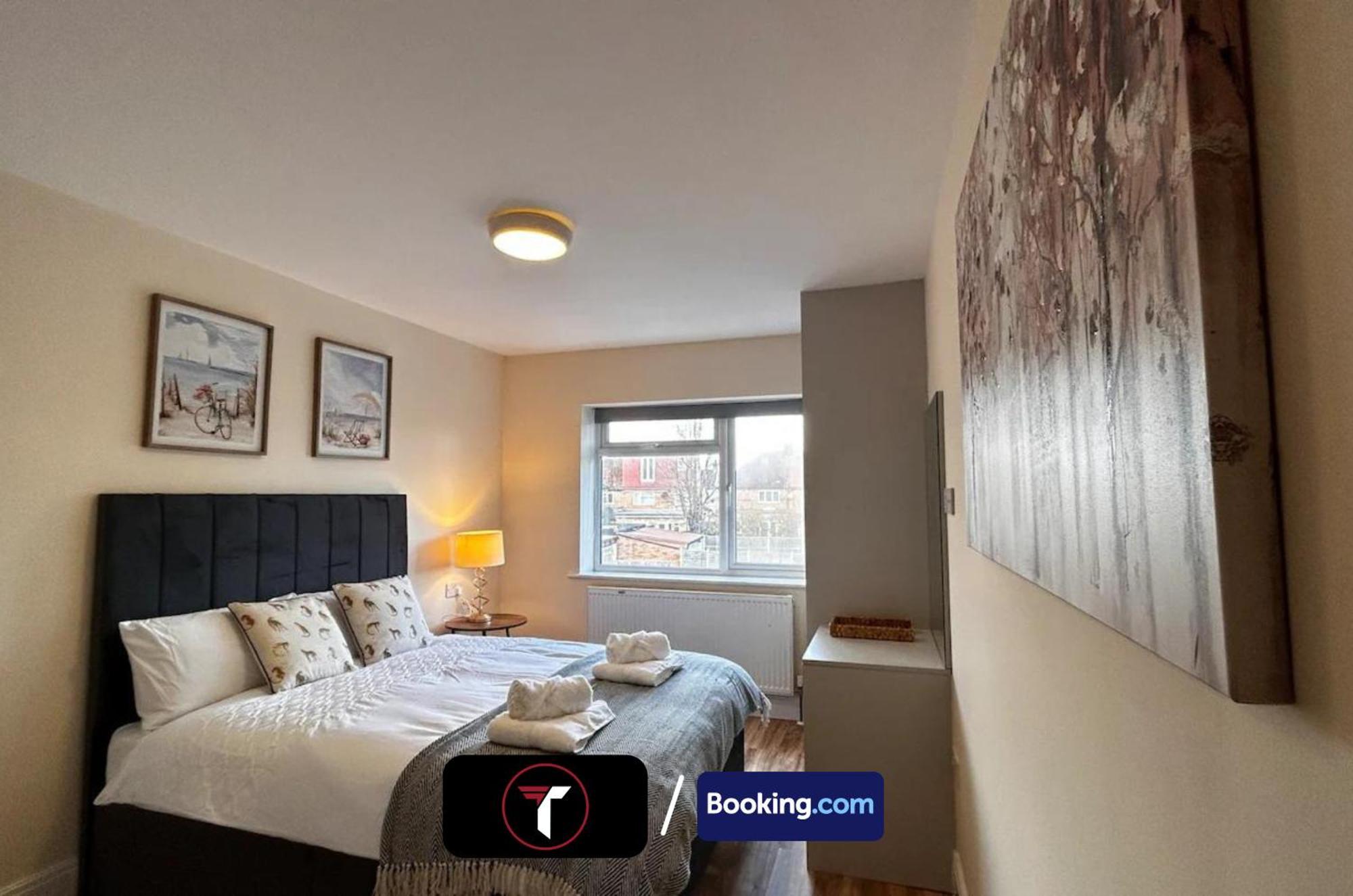 Stylish 2 Bedroom Flat By Tara Stays Short Lets & Serviced Accommodation Watford With Free Parking & Nearby Warner Studios 외부 사진
