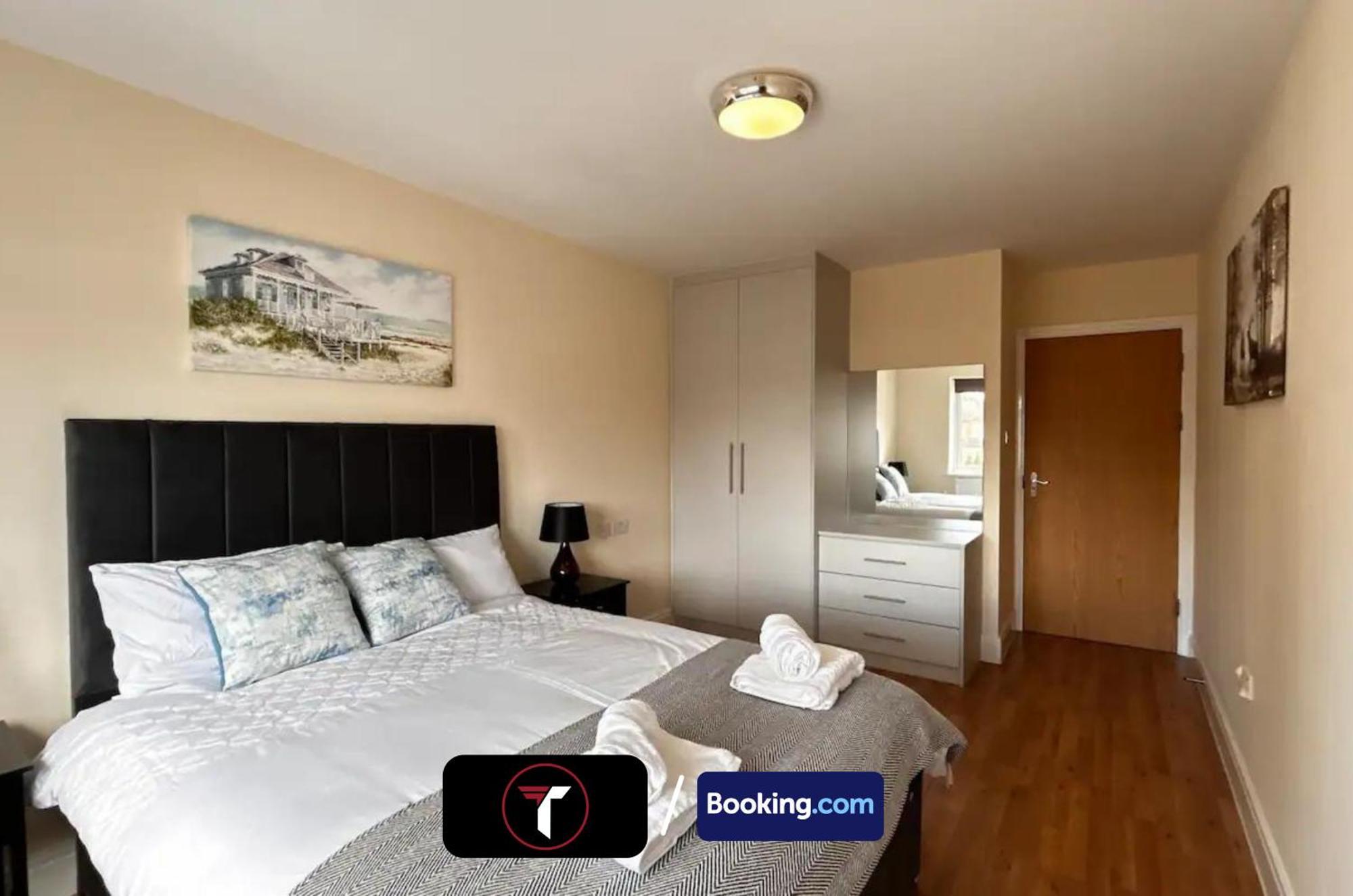 Stylish 2 Bedroom Flat By Tara Stays Short Lets & Serviced Accommodation Watford With Free Parking & Nearby Warner Studios 외부 사진