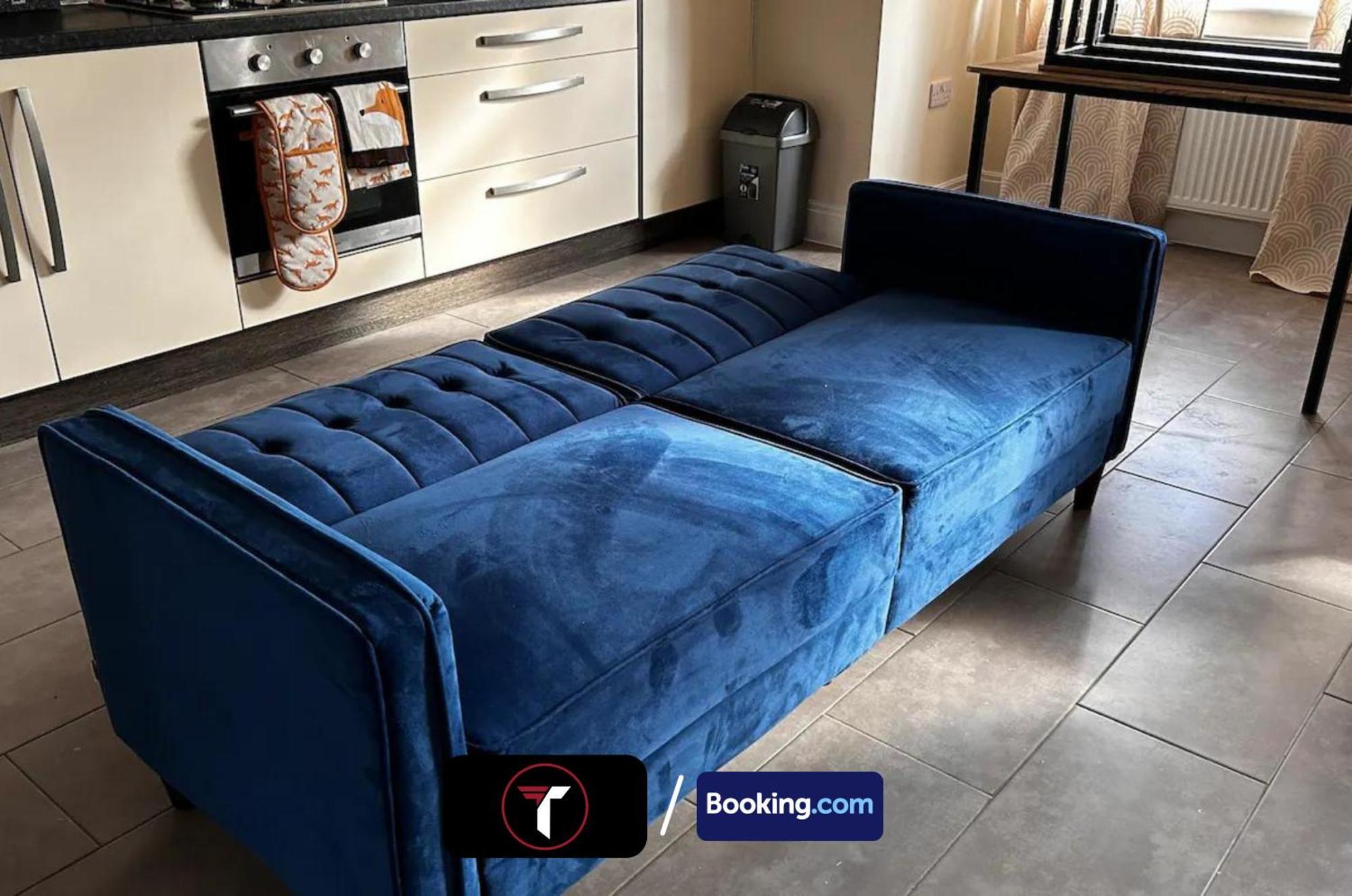 Stylish 2 Bedroom Flat By Tara Stays Short Lets & Serviced Accommodation Watford With Free Parking & Nearby Warner Studios 외부 사진