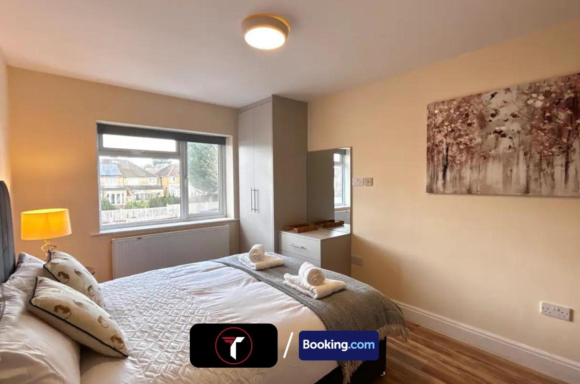 Stylish 2 Bedroom Flat By Tara Stays Short Lets & Serviced Accommodation Watford With Free Parking & Nearby Warner Studios 외부 사진