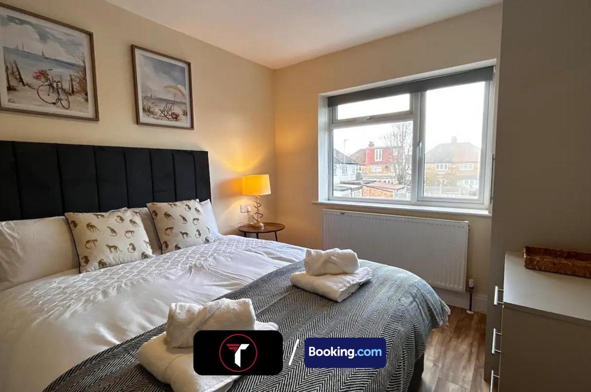 Stylish 2 Bedroom Flat By Tara Stays Short Lets & Serviced Accommodation Watford With Free Parking & Nearby Warner Studios 외부 사진